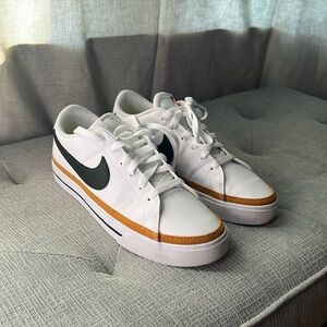 Women’s Nike shoes